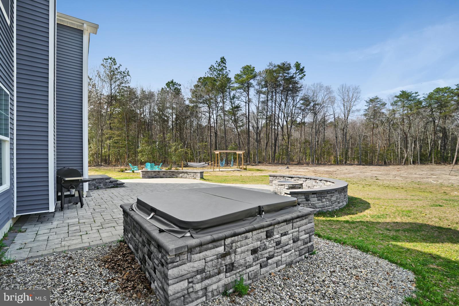 24180 WALRAVEN DR