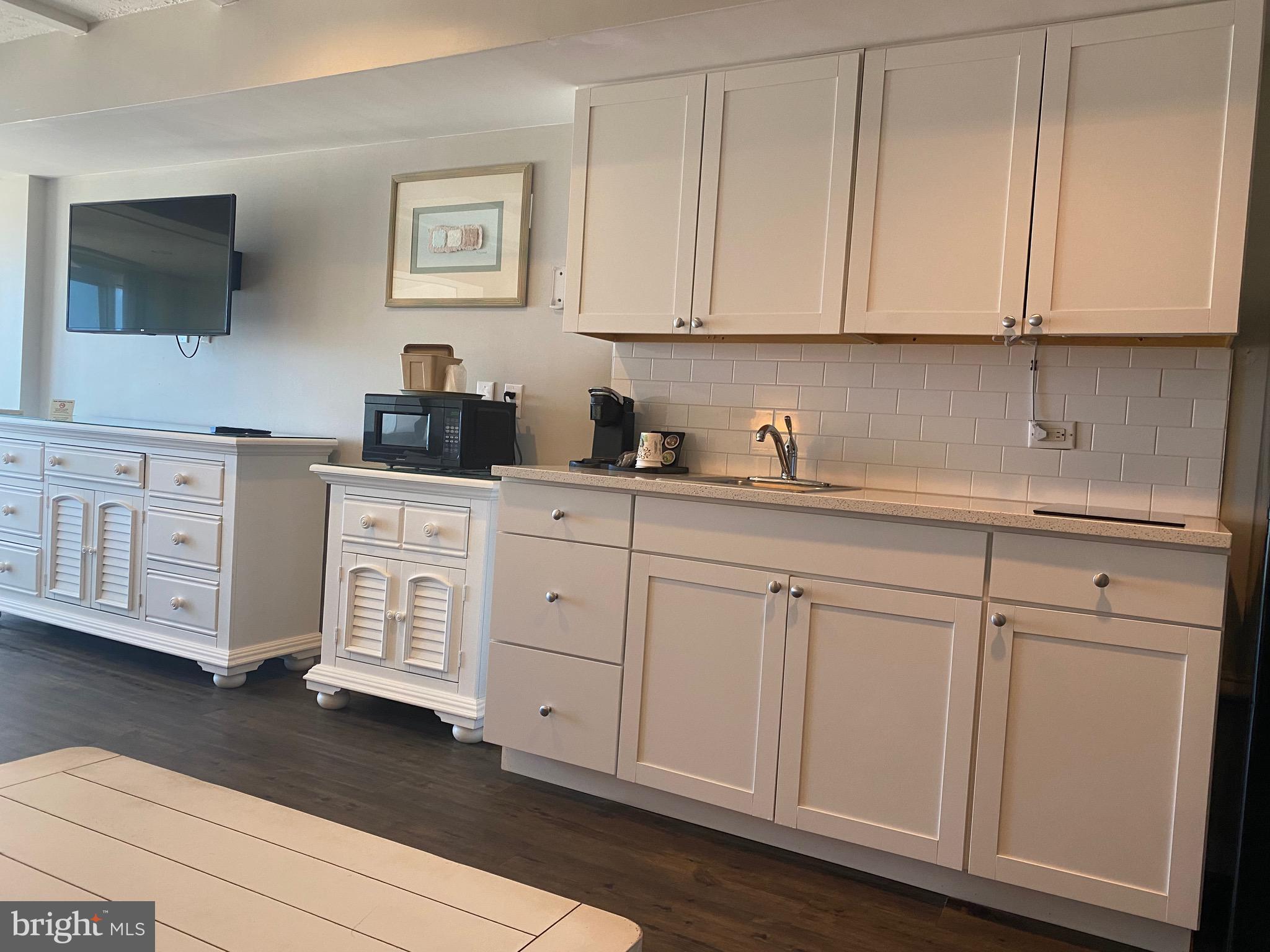 1 READ AVENUE 303D
