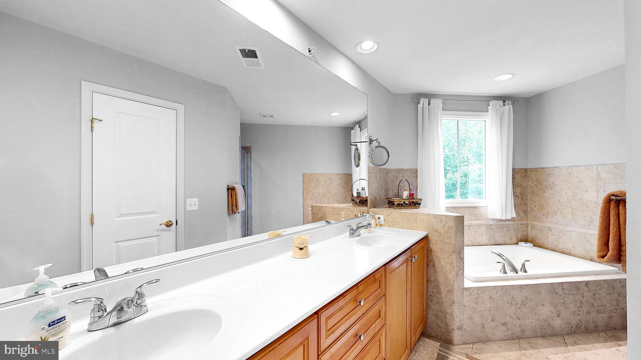 33114 AMBLING WAY 60