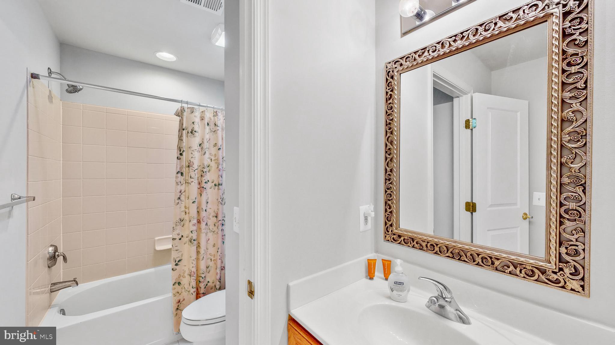 33114 AMBLING WAY 60