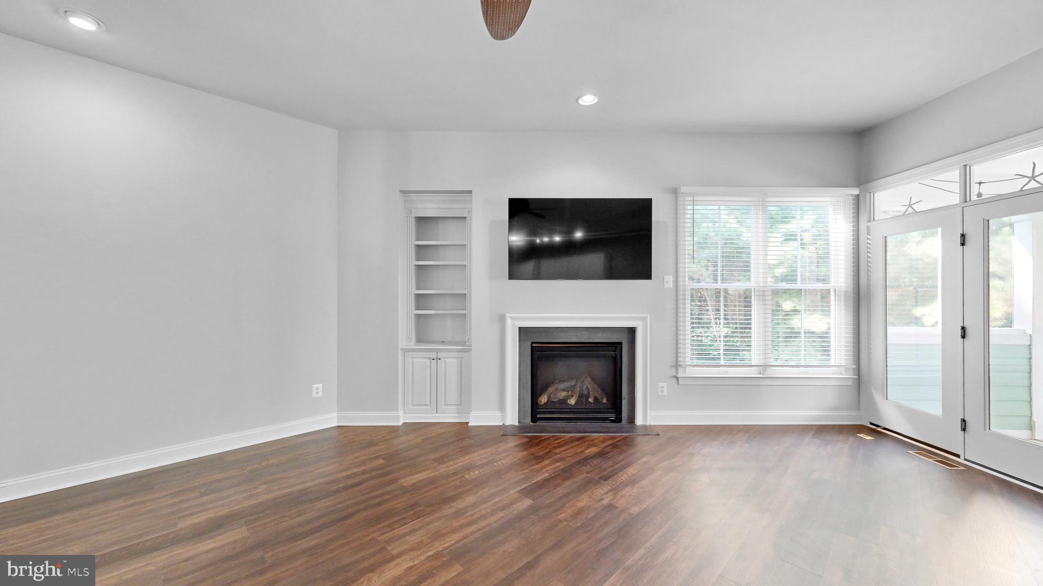 33114 AMBLING WAY 60