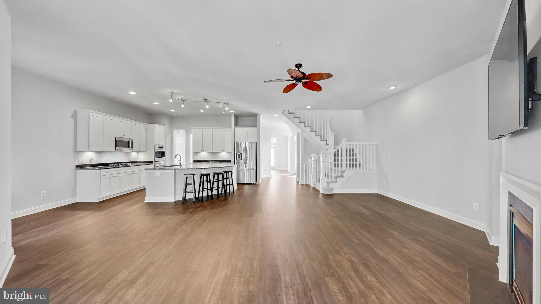 33114 AMBLING WAY 60