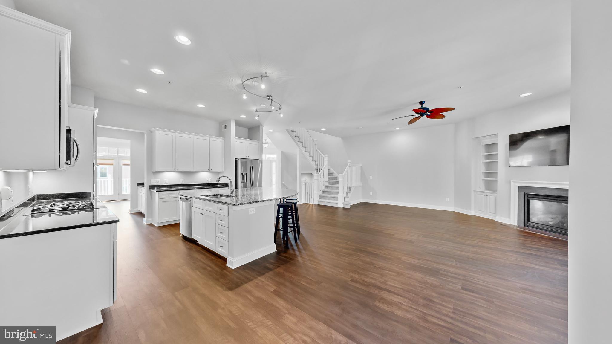 33114 AMBLING WAY 60