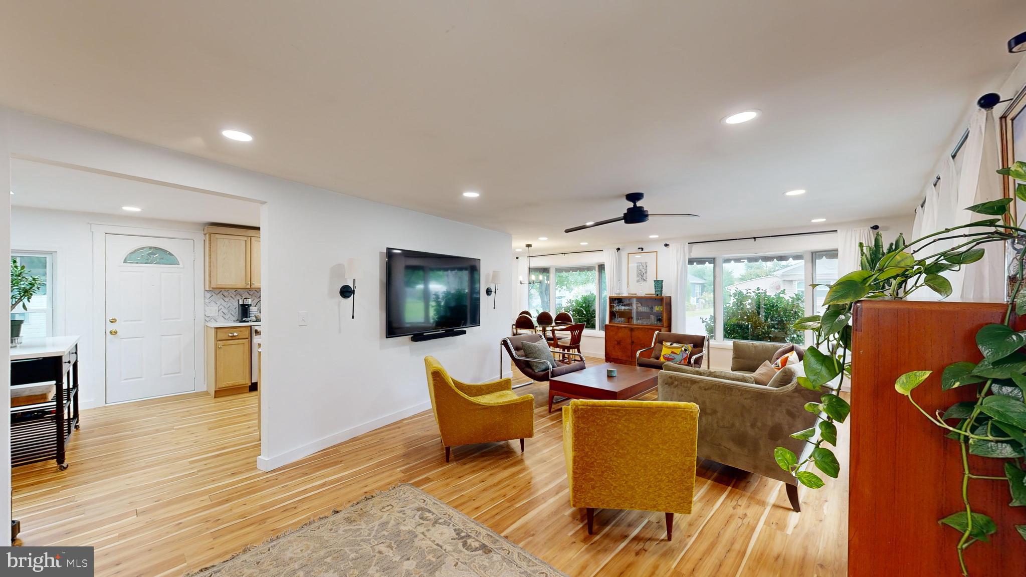 21 COLONIAL LANE