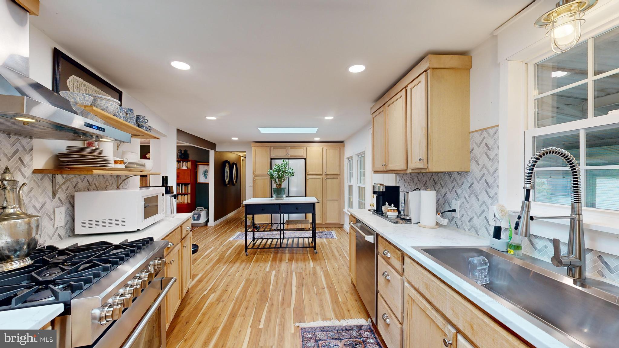 21 COLONIAL LANE