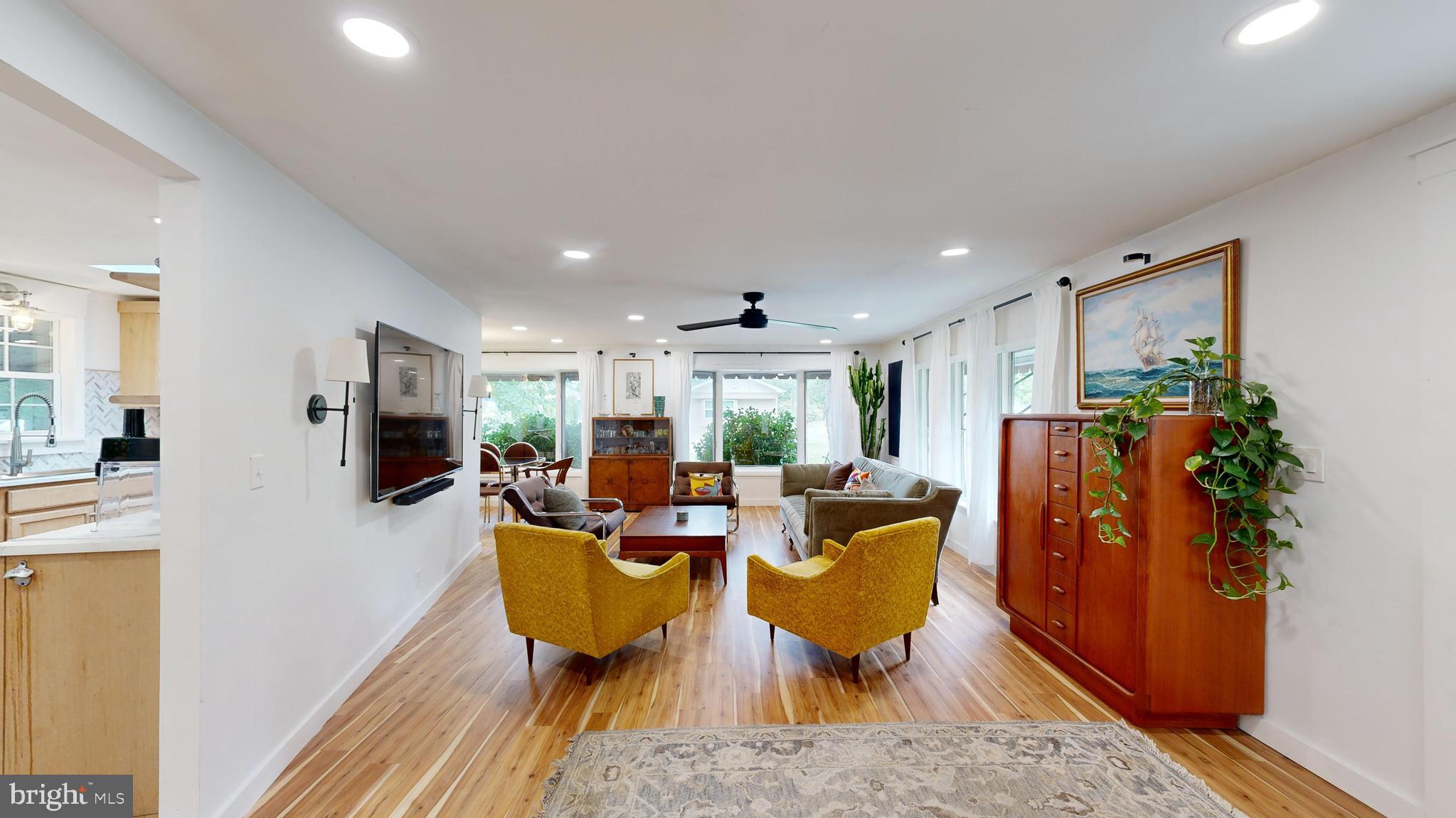21 COLONIAL LANE