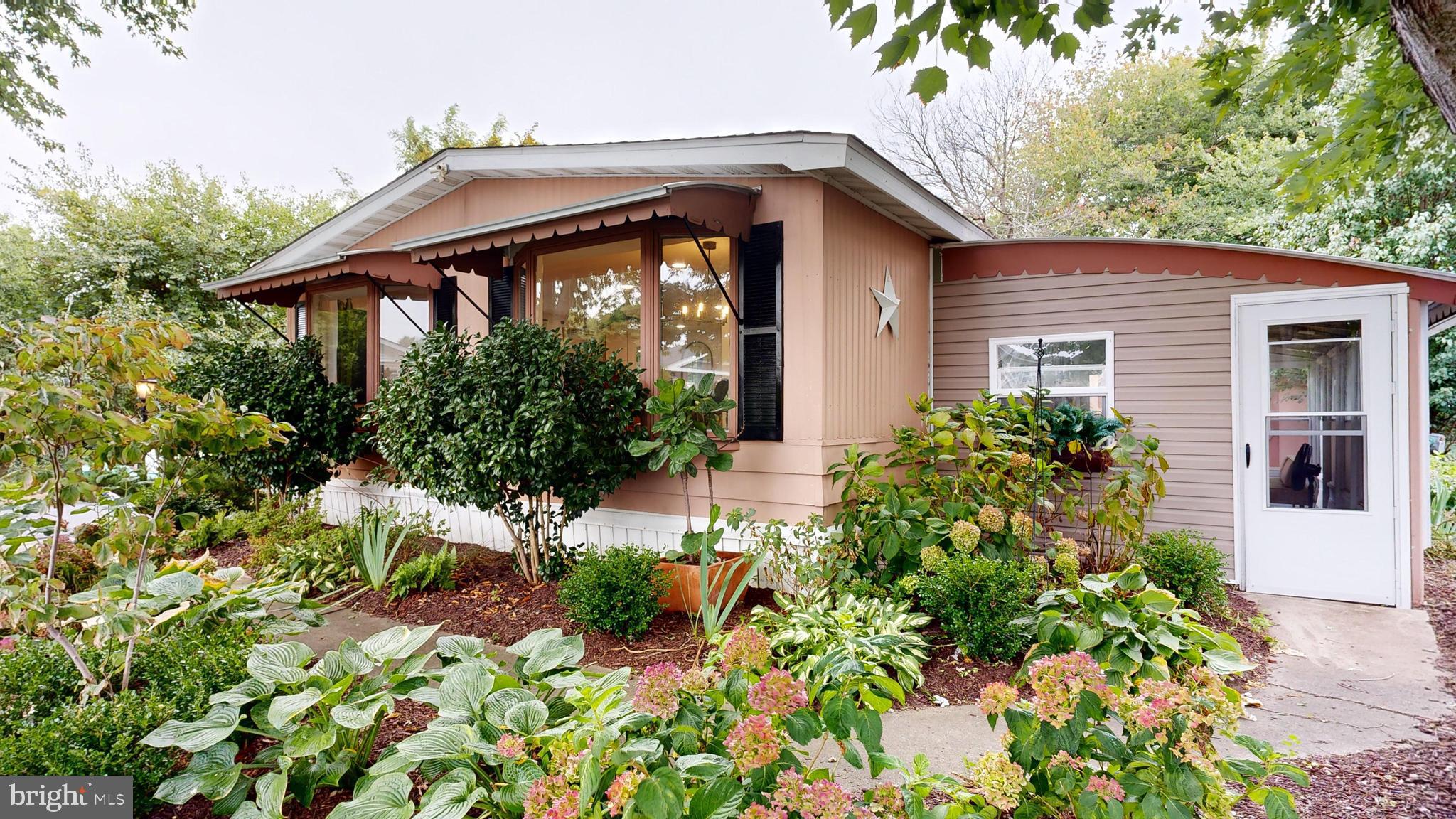 21 COLONIAL LANE
