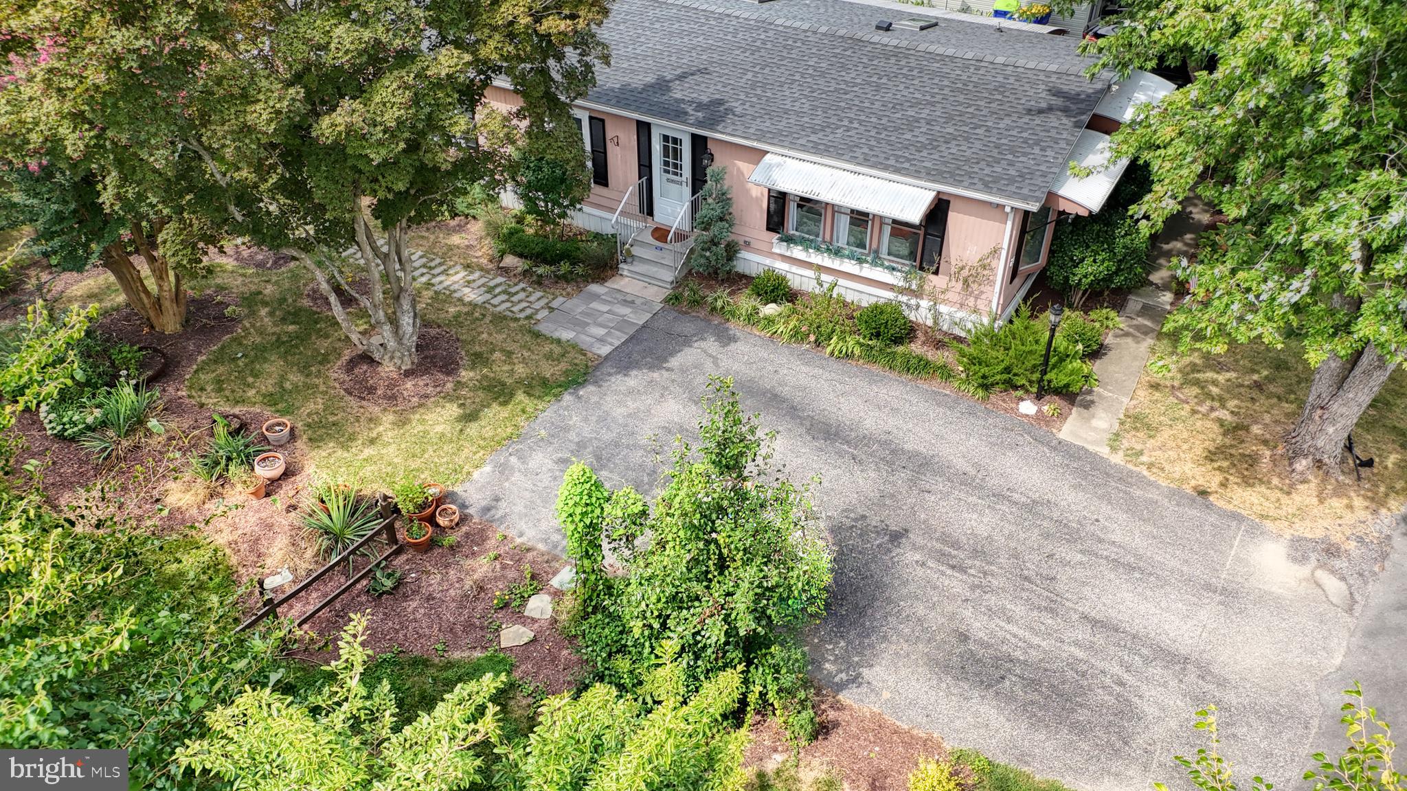 21 COLONIAL LANE