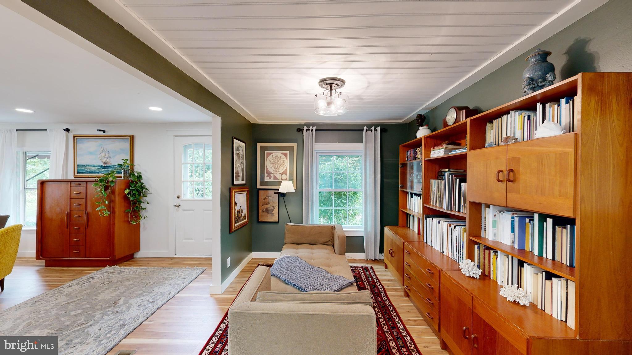21 COLONIAL LANE