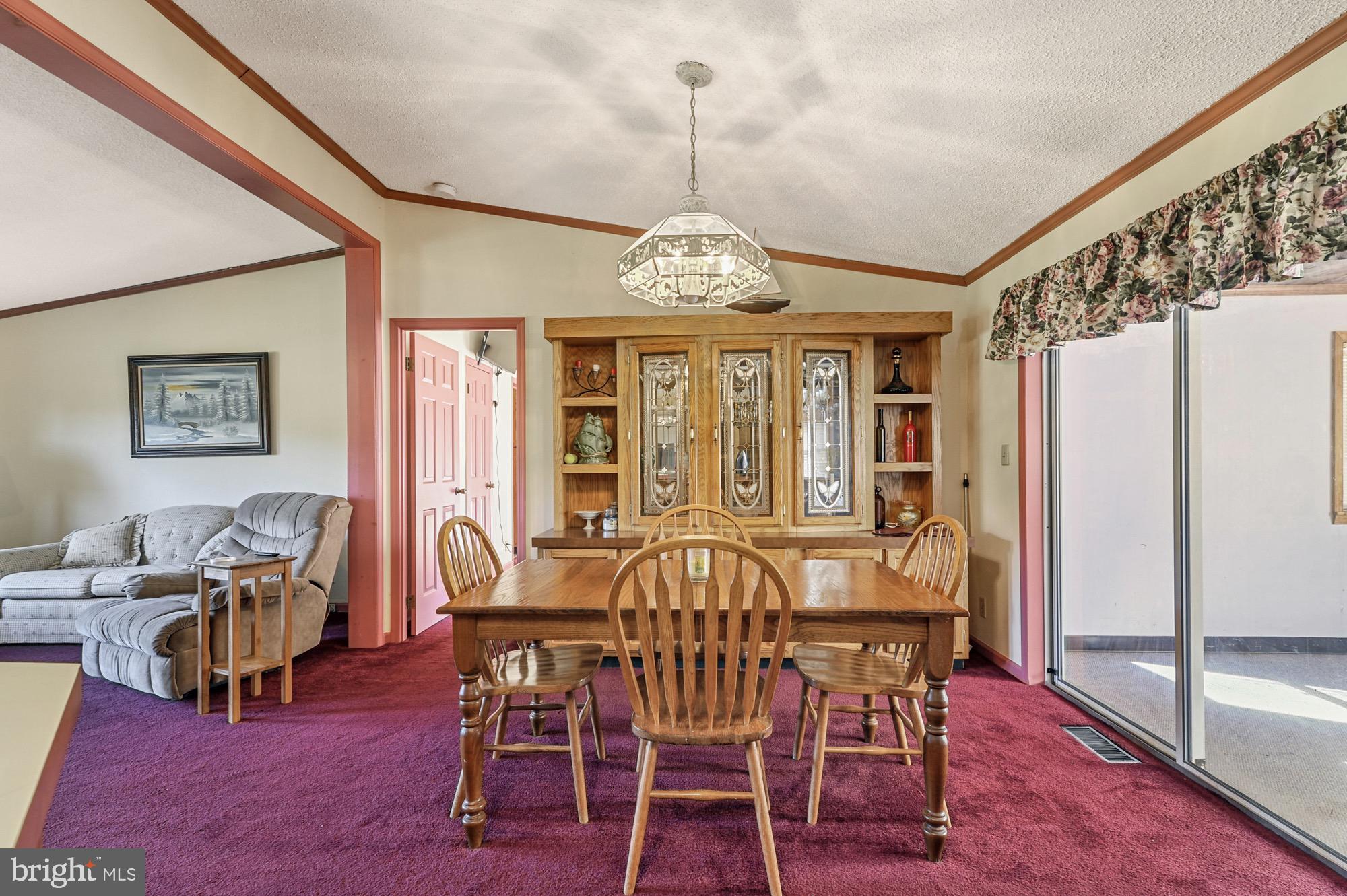 106 W MERCURY LANE