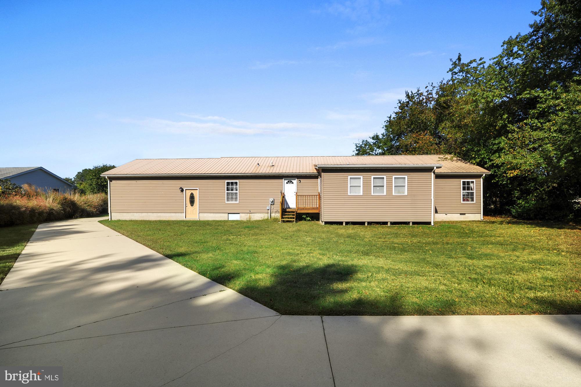 106 W MERCURY LANE