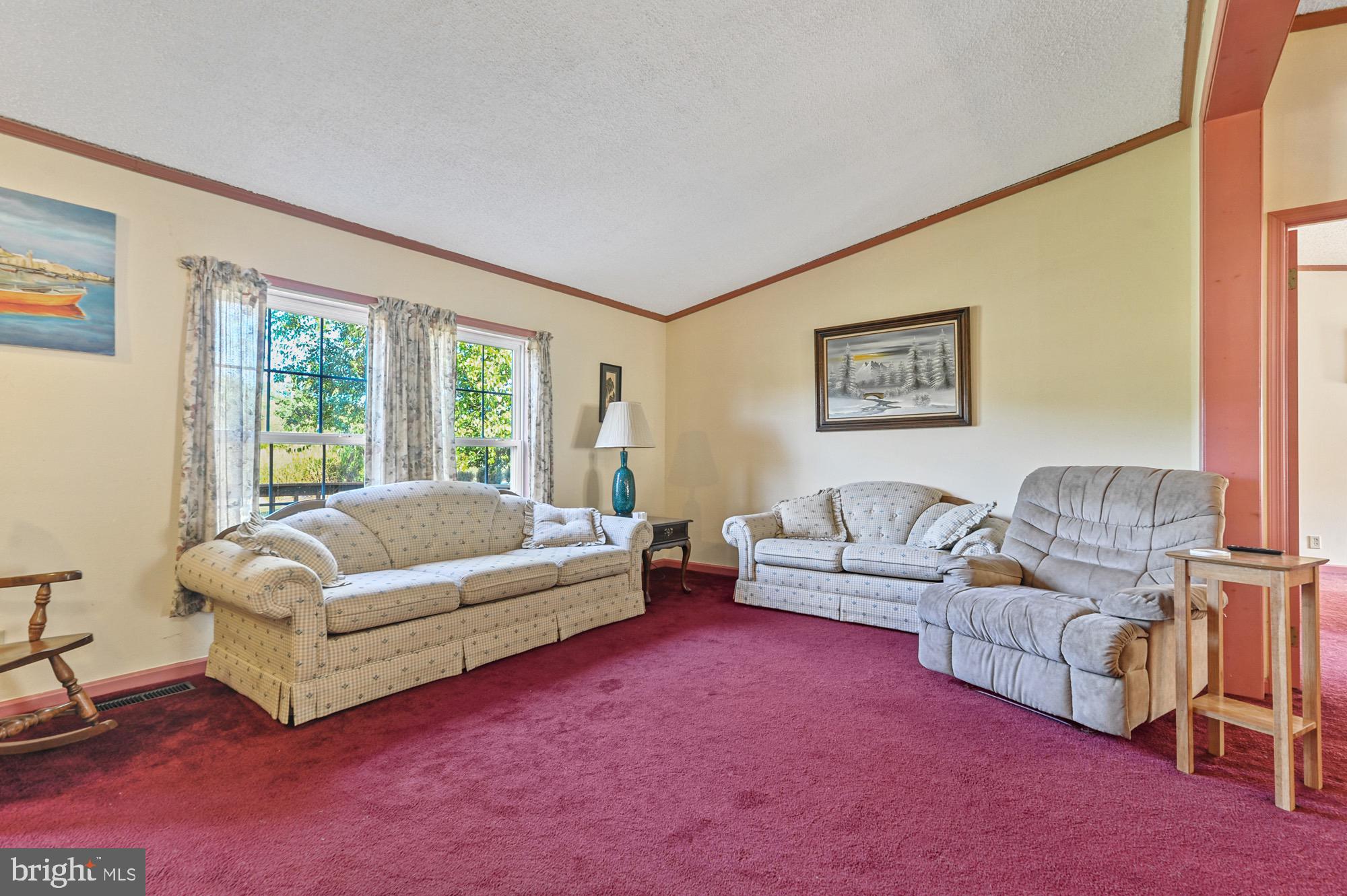 106 W MERCURY LANE