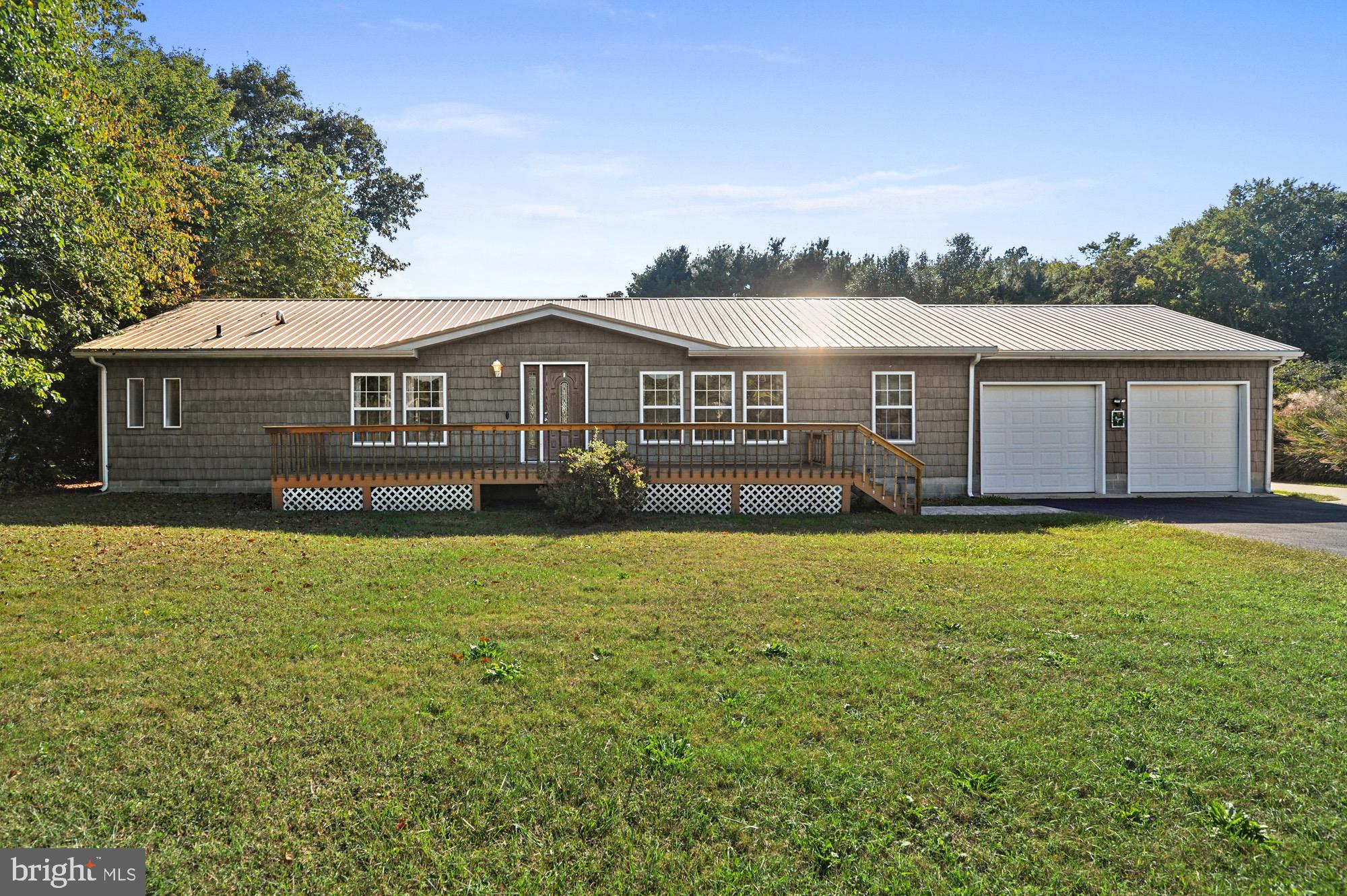 106 W MERCURY LANE
