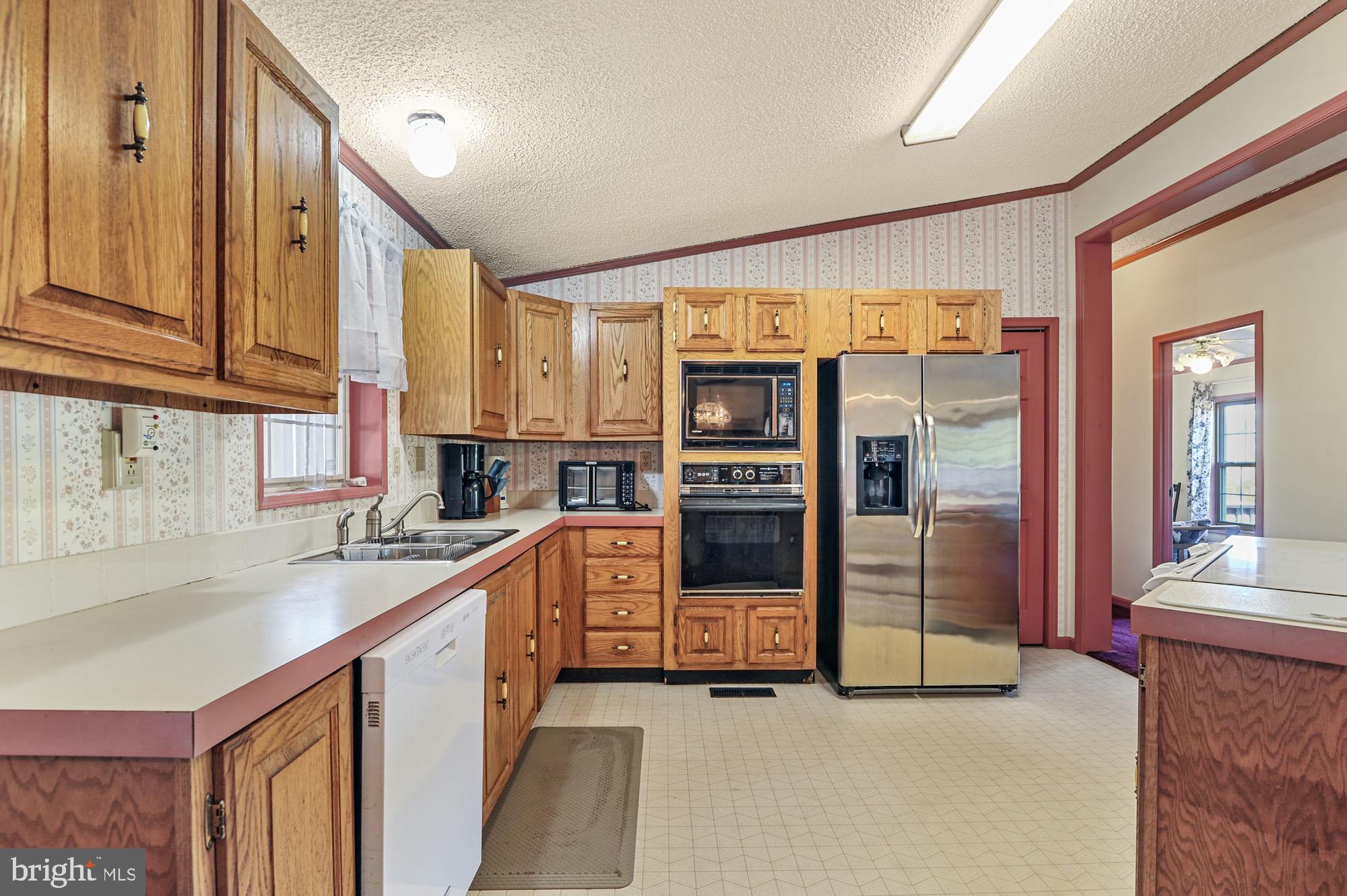 106 W MERCURY LANE