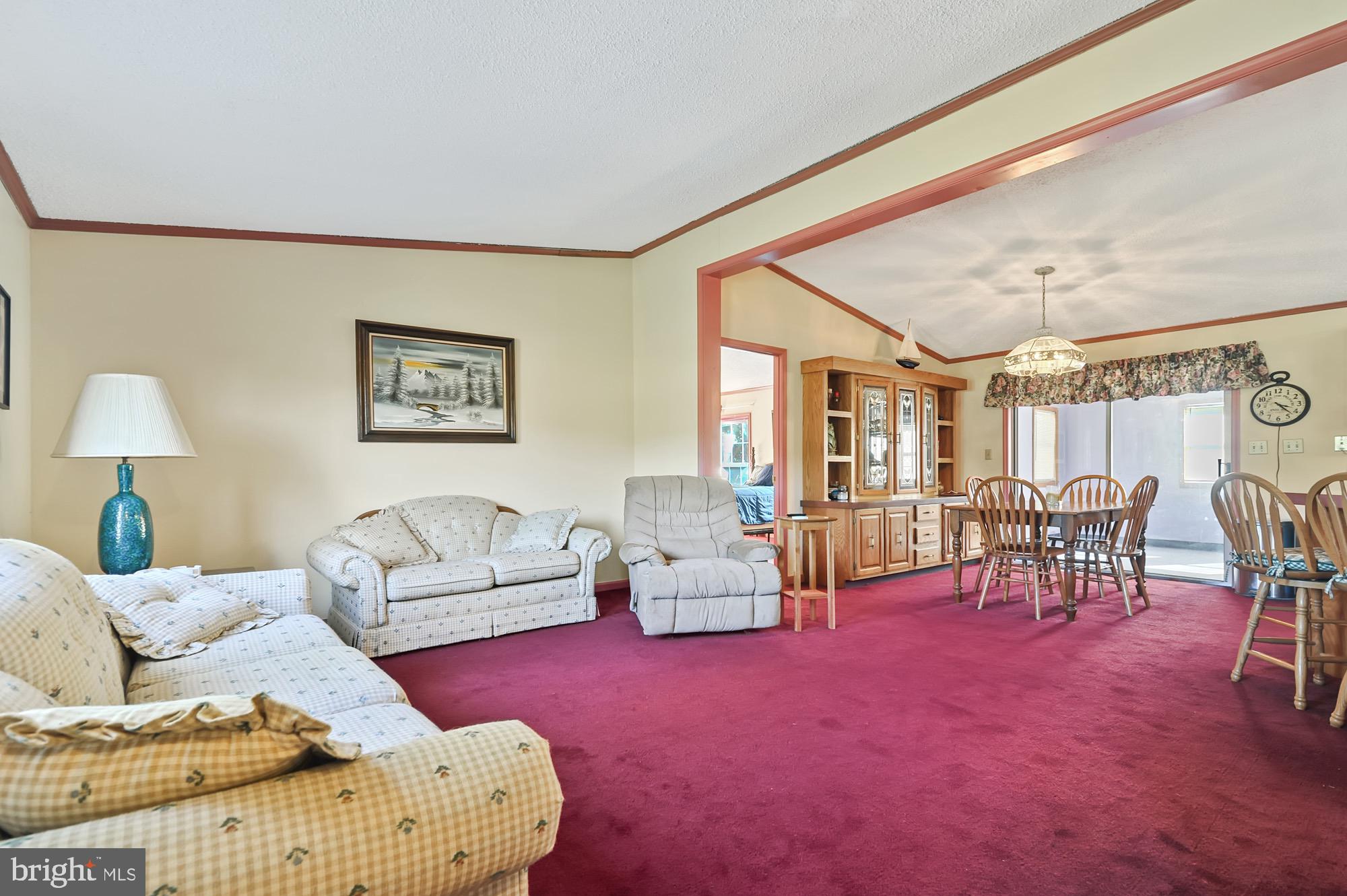 106 W MERCURY LANE