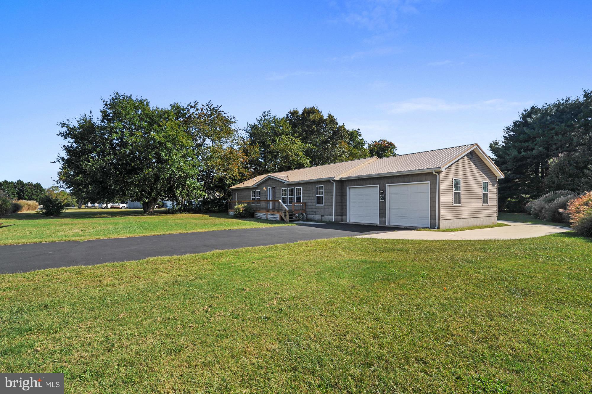 106 W MERCURY LANE
