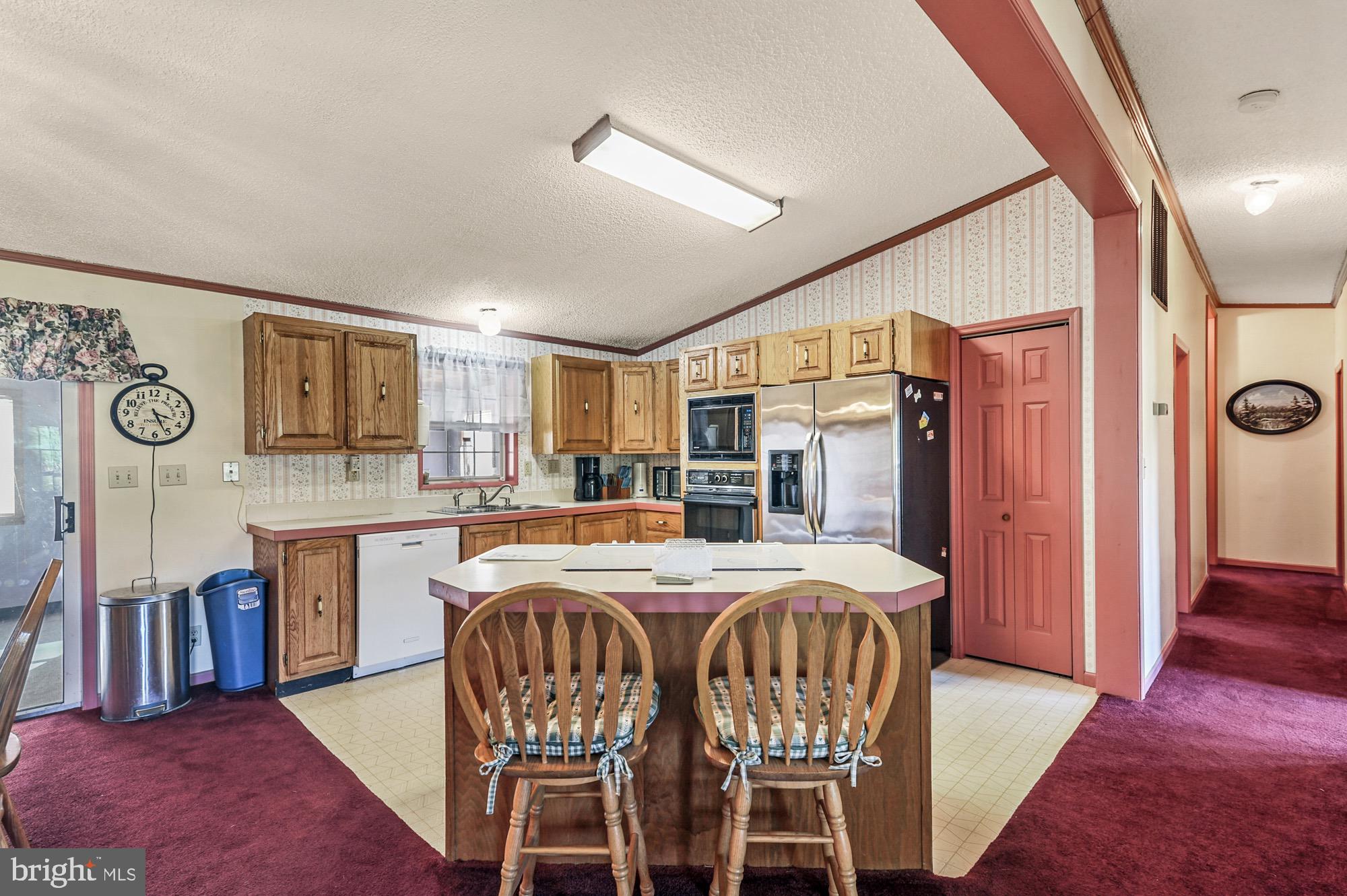106 W MERCURY LANE