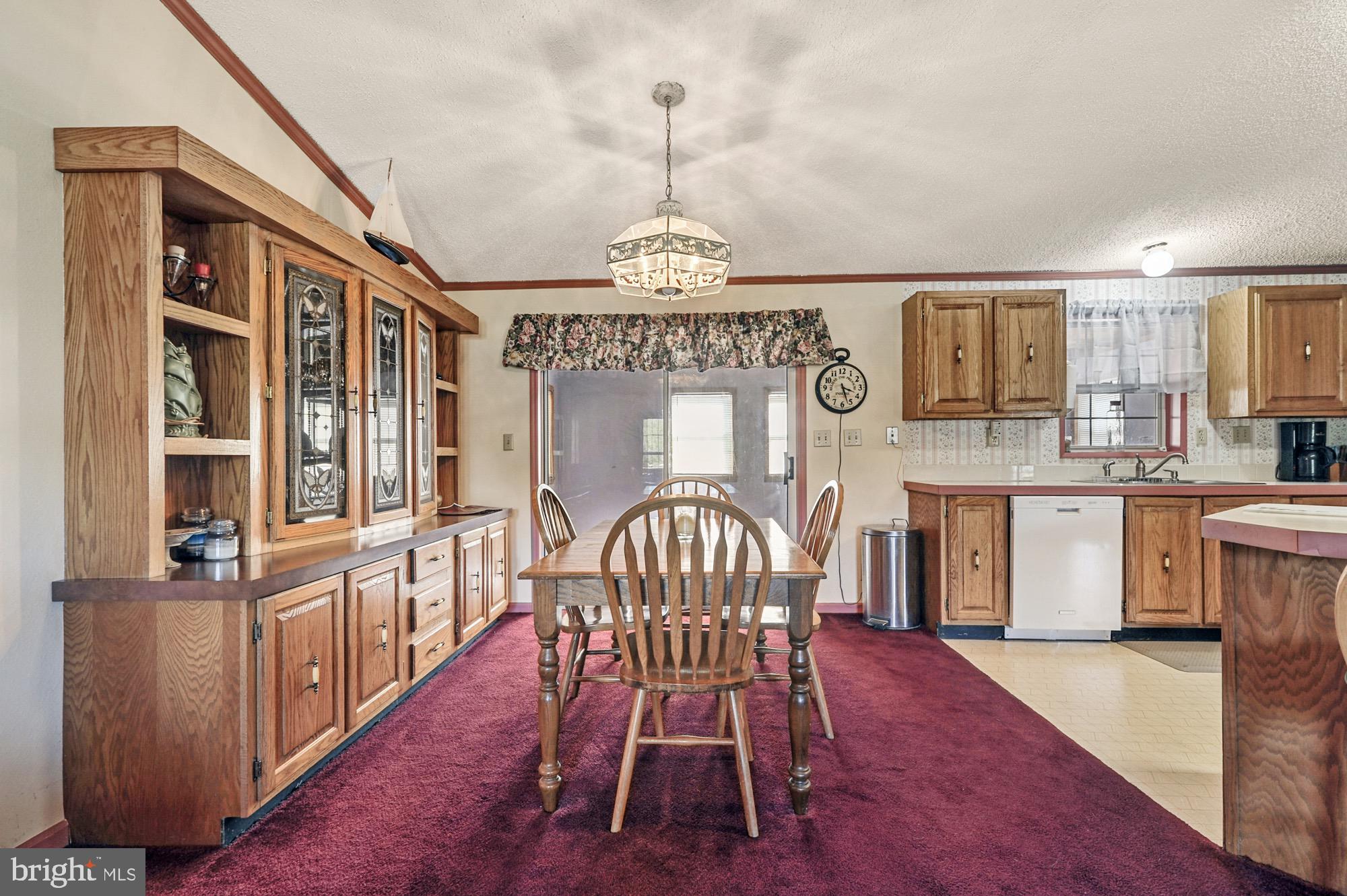 106 W MERCURY LANE