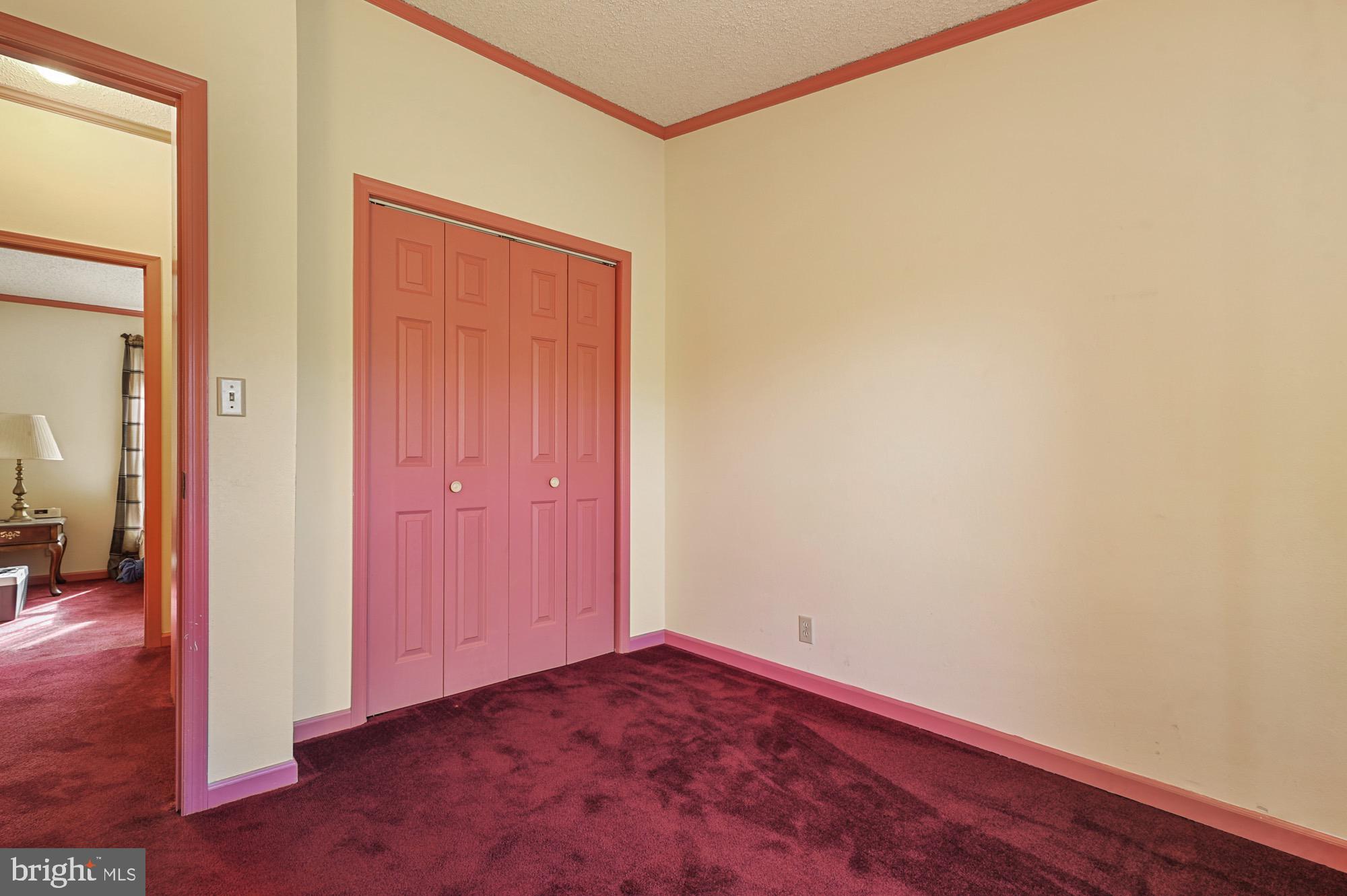 106 W MERCURY LANE