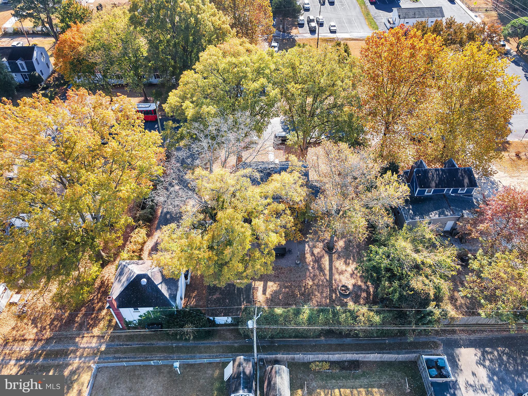 211/213 W LAUREL STREET