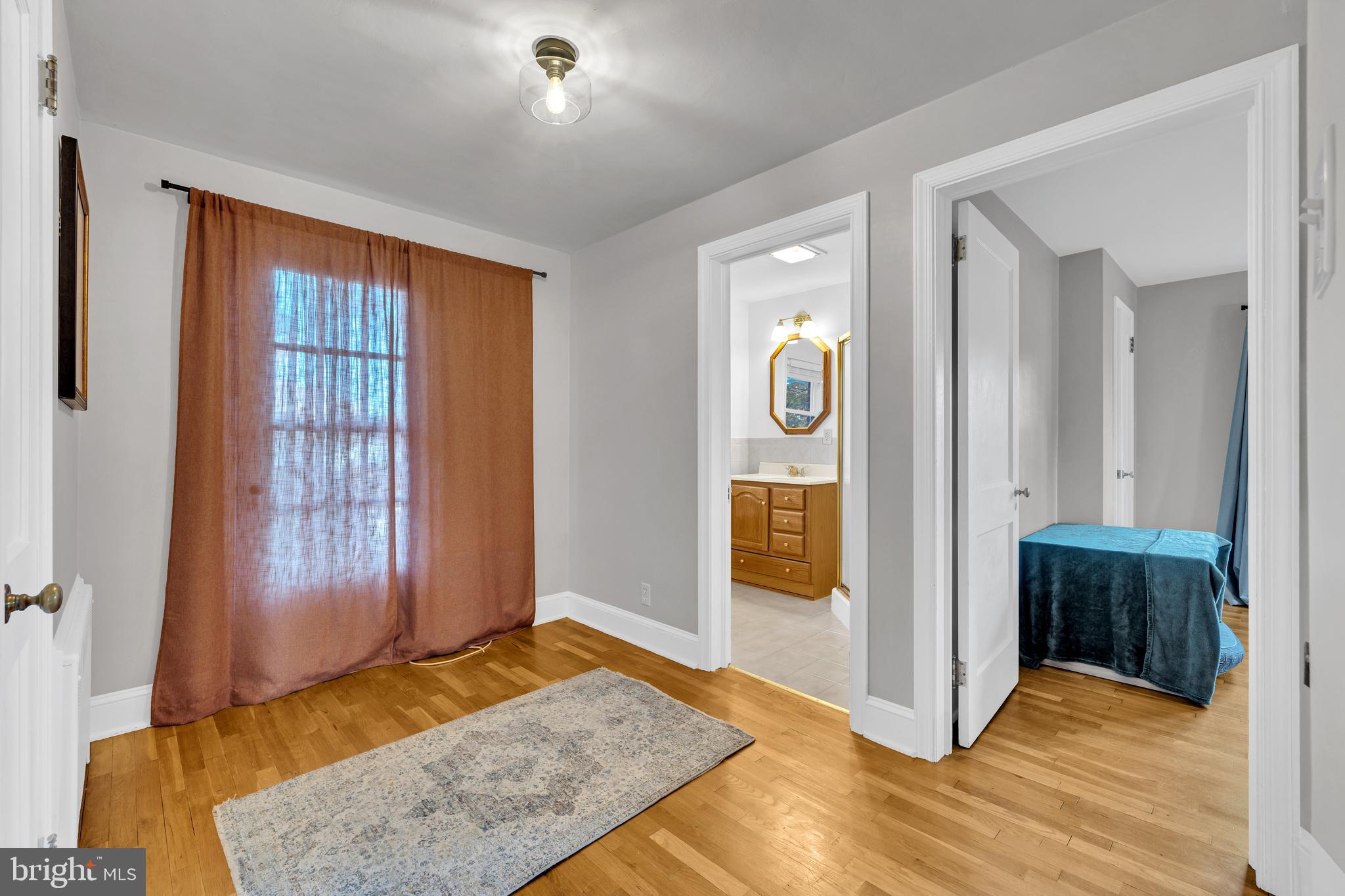 211/213 W LAUREL STREET