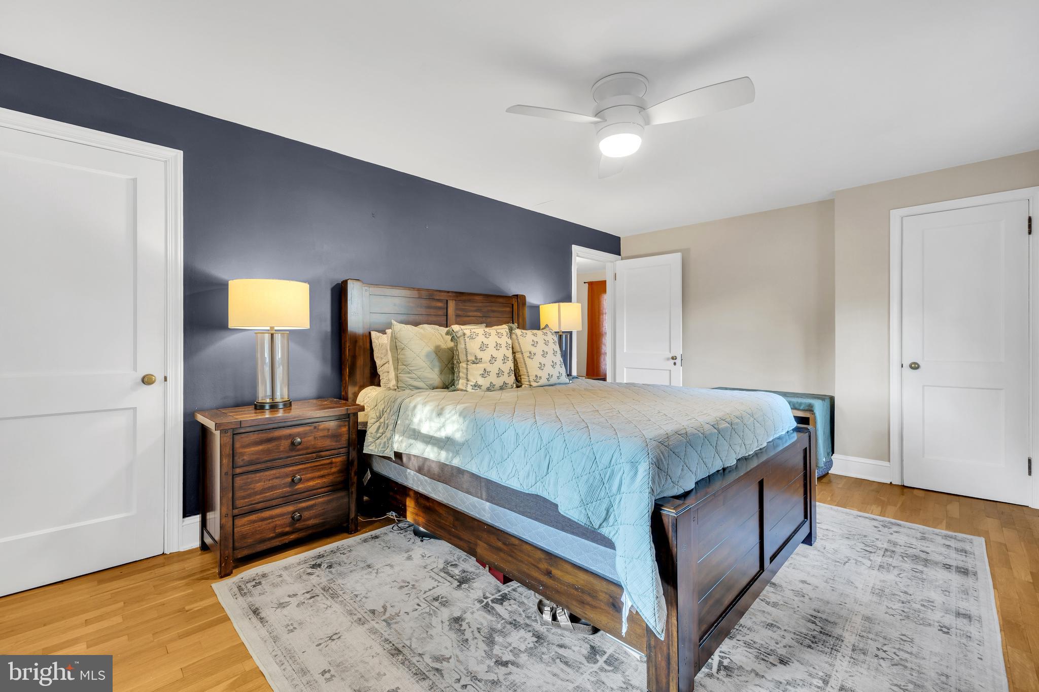 211/213 W LAUREL STREET