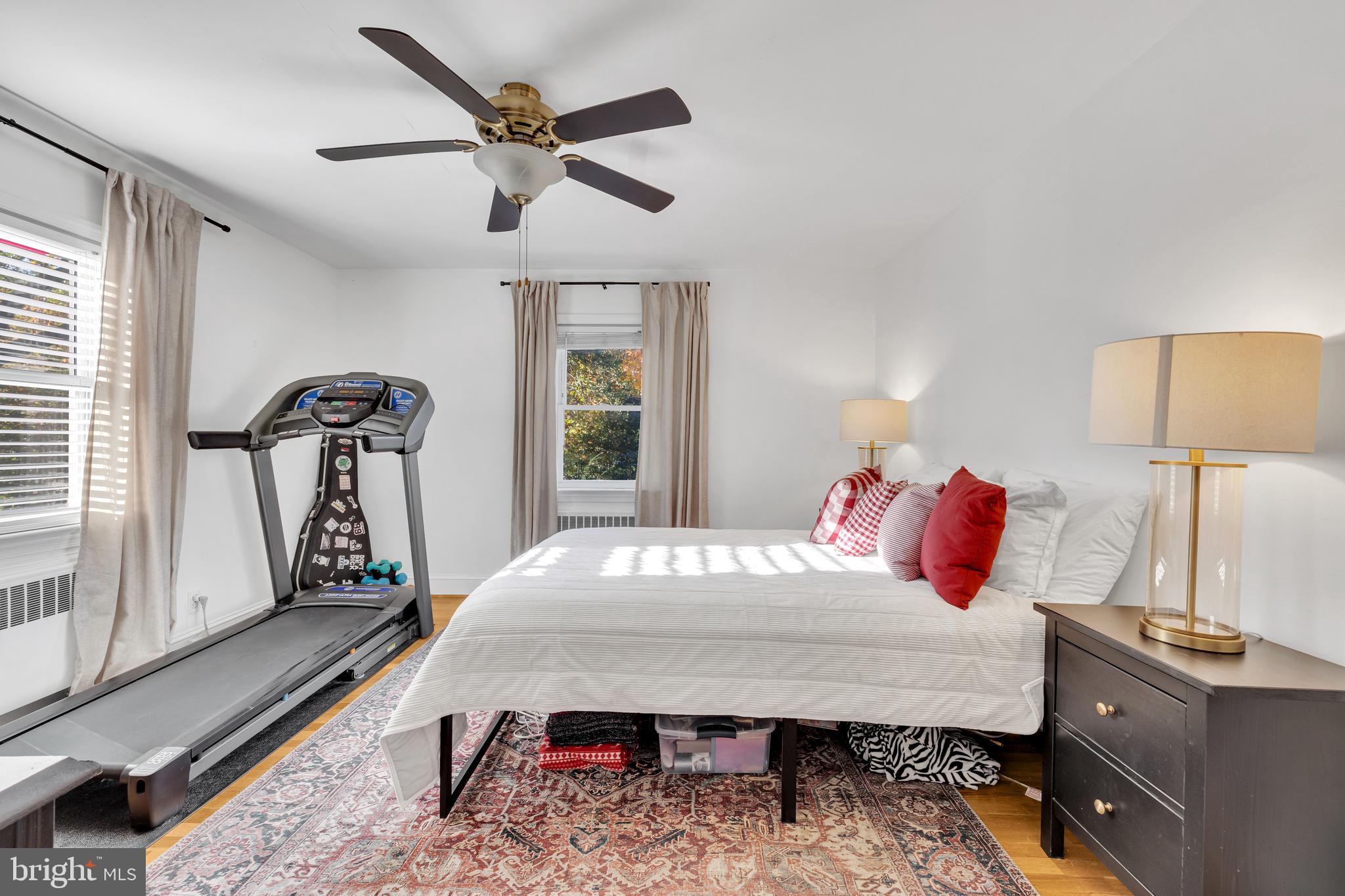 211/213 W LAUREL STREET