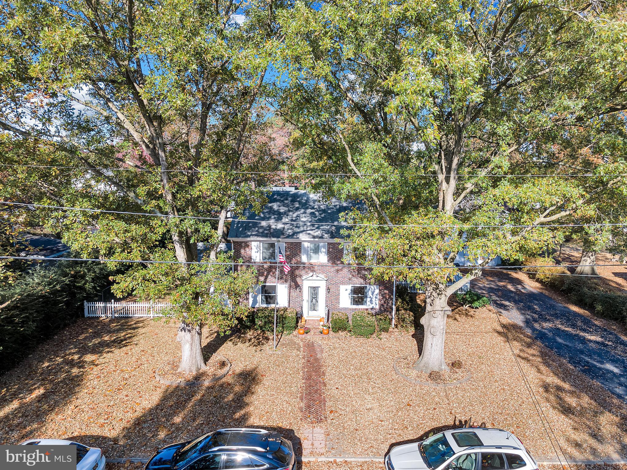 211/213 W LAUREL STREET