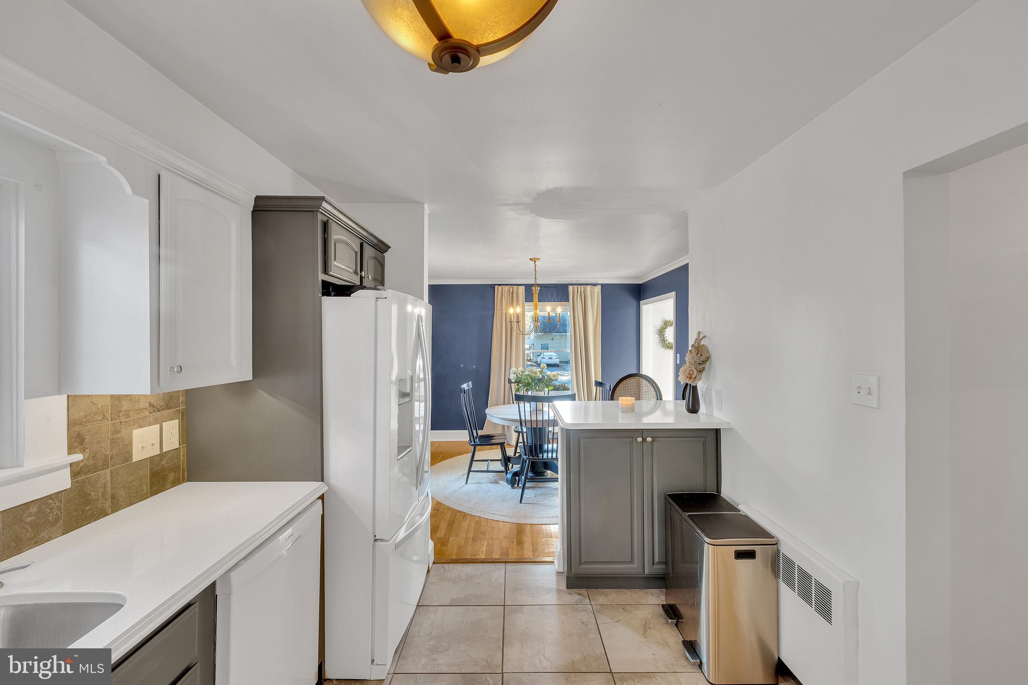 211/213 W LAUREL STREET