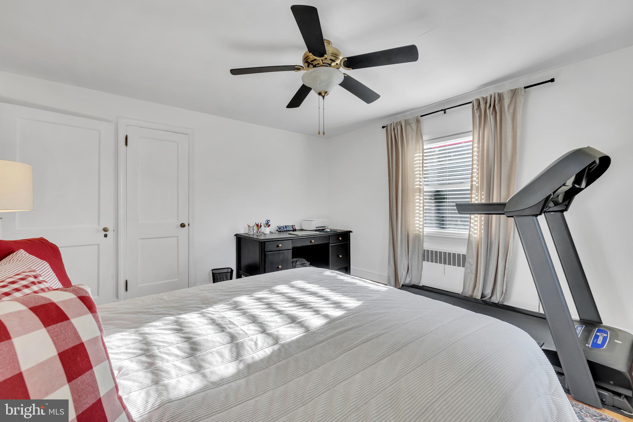 211/213 W LAUREL STREET