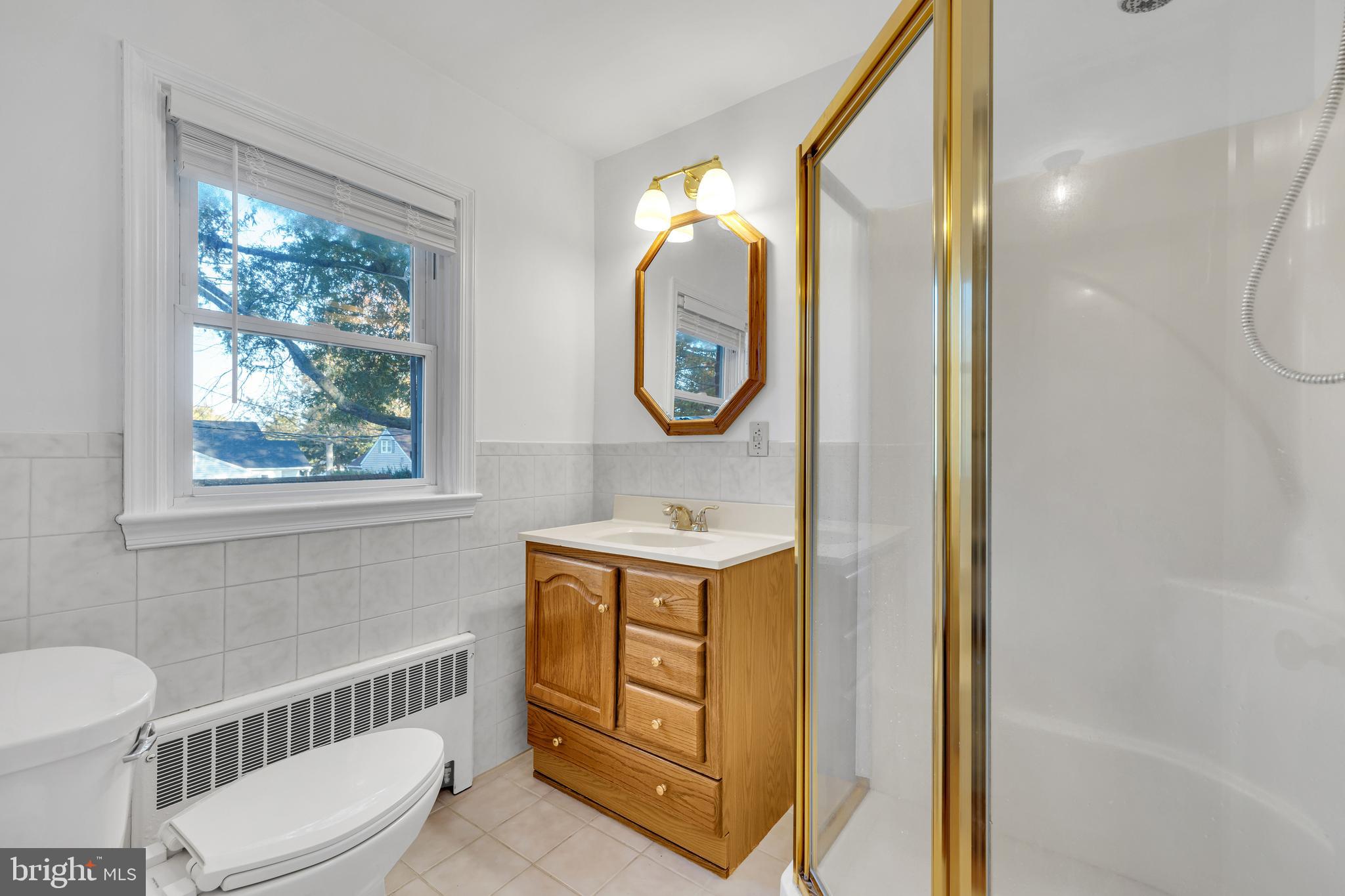 211/213 W LAUREL STREET