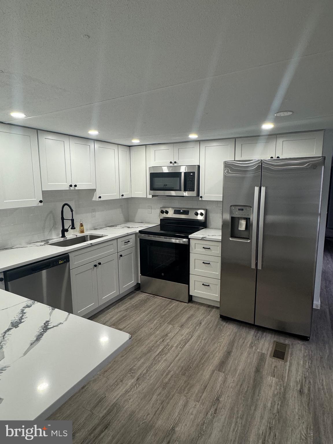 33943 LIBERTY STREET 42053