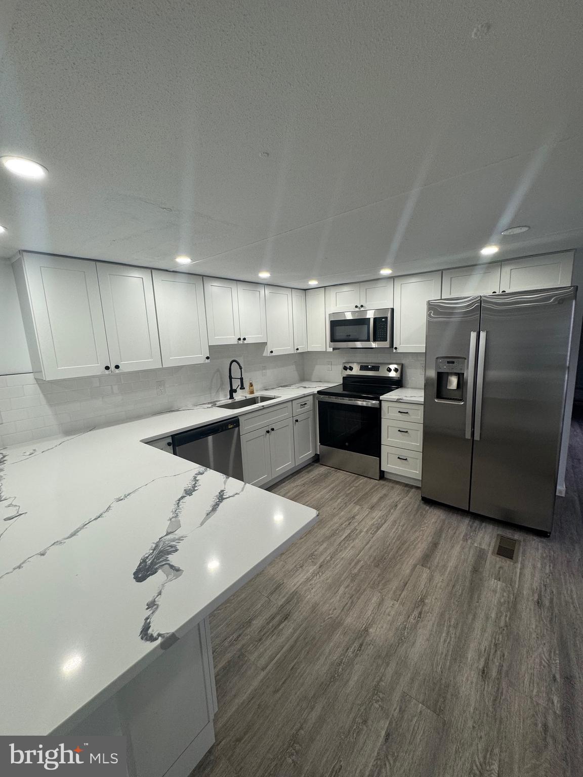 33943 LIBERTY STREET 42053