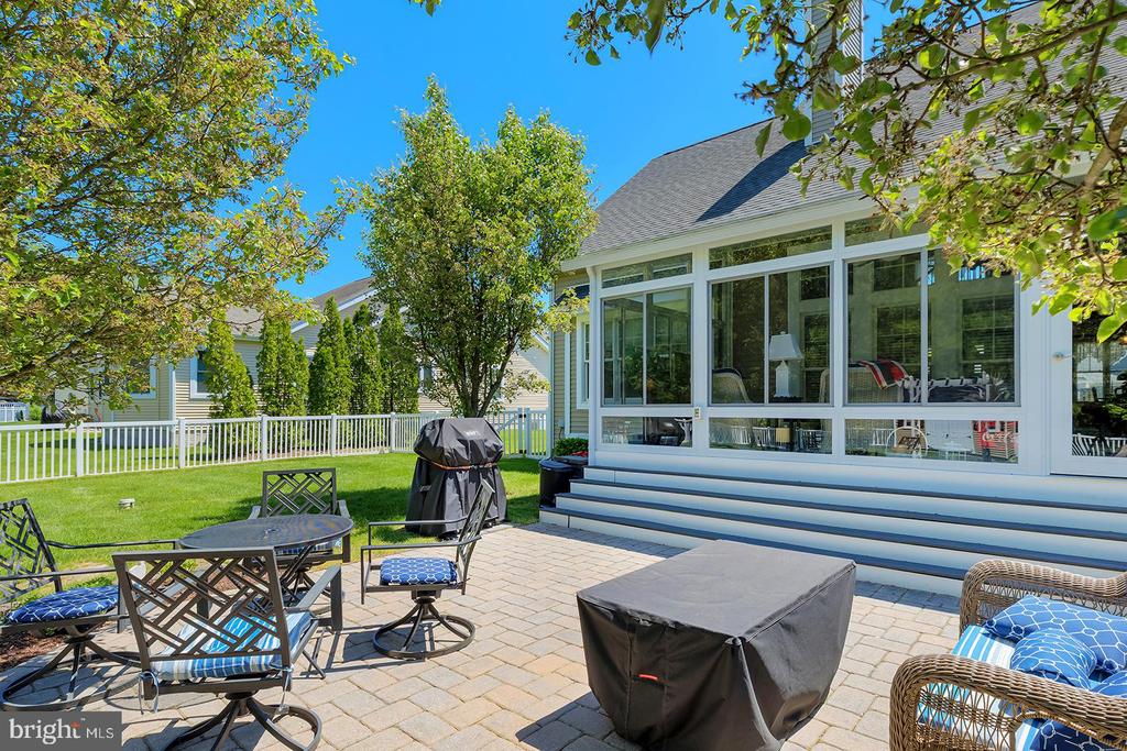 18524 ROSE COURT