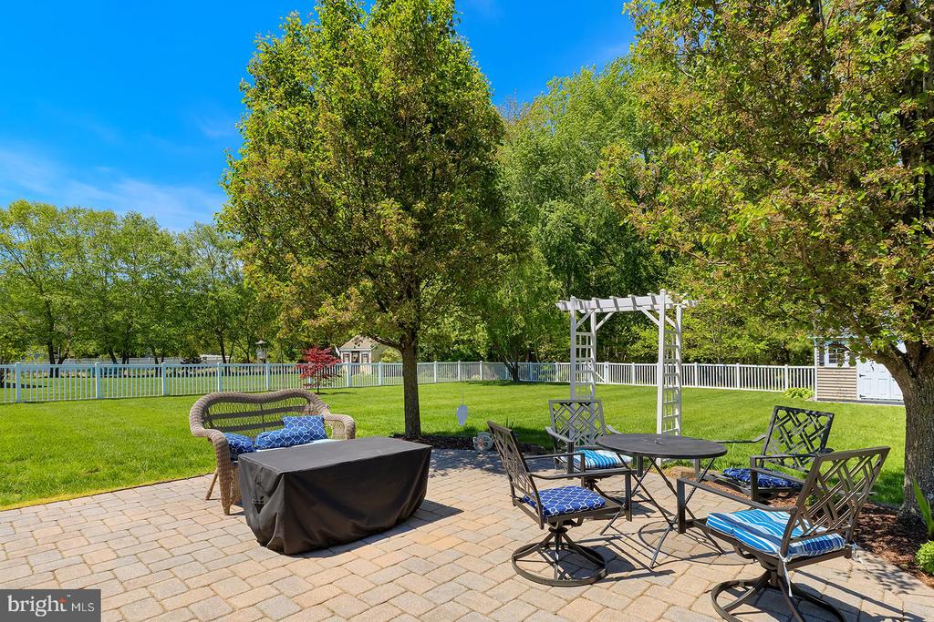 18524 ROSE COURT