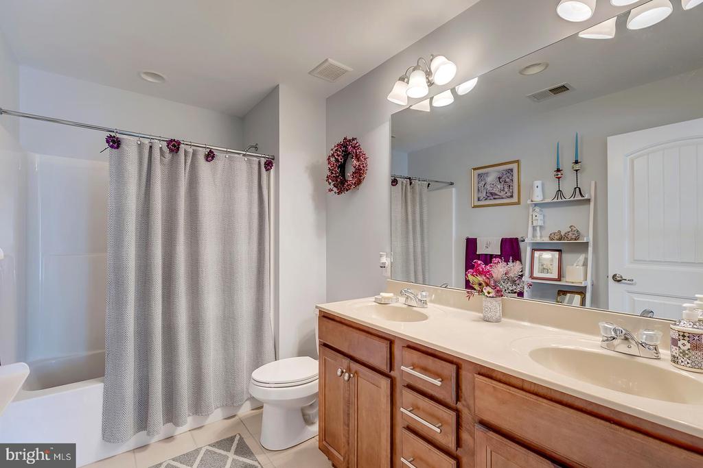 18524 ROSE COURT