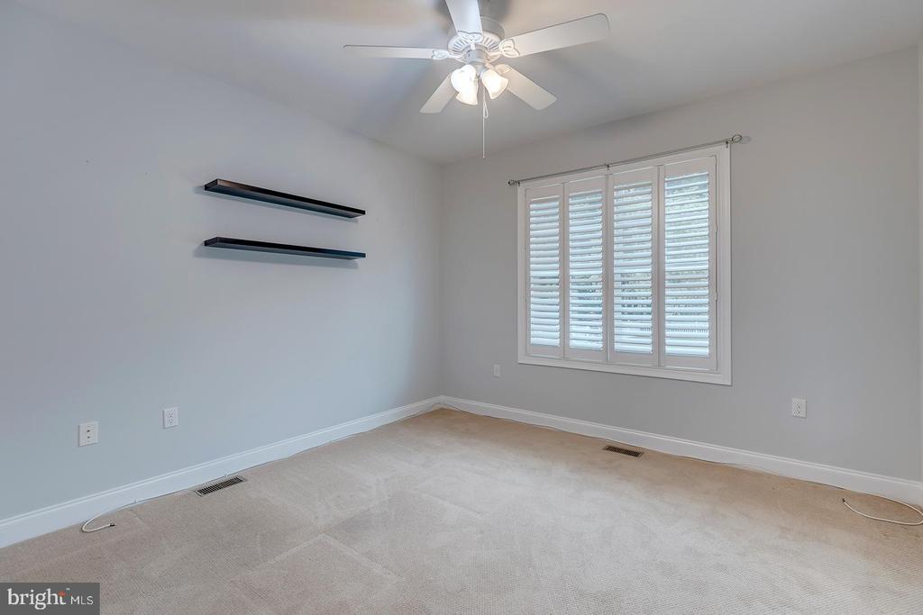 18524 ROSE COURT