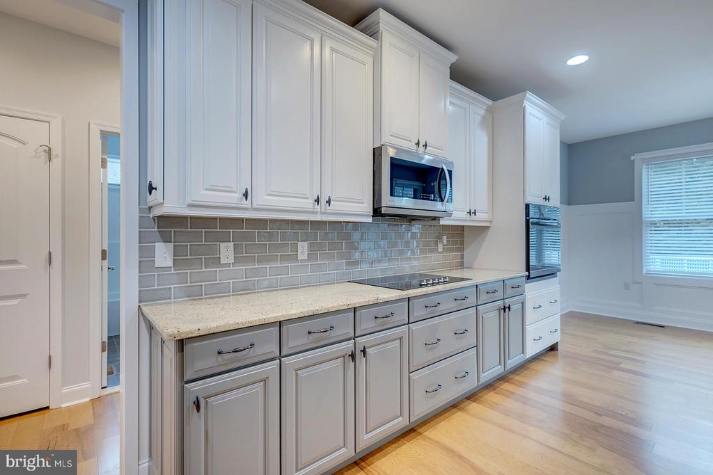 18524 ROSE COURT