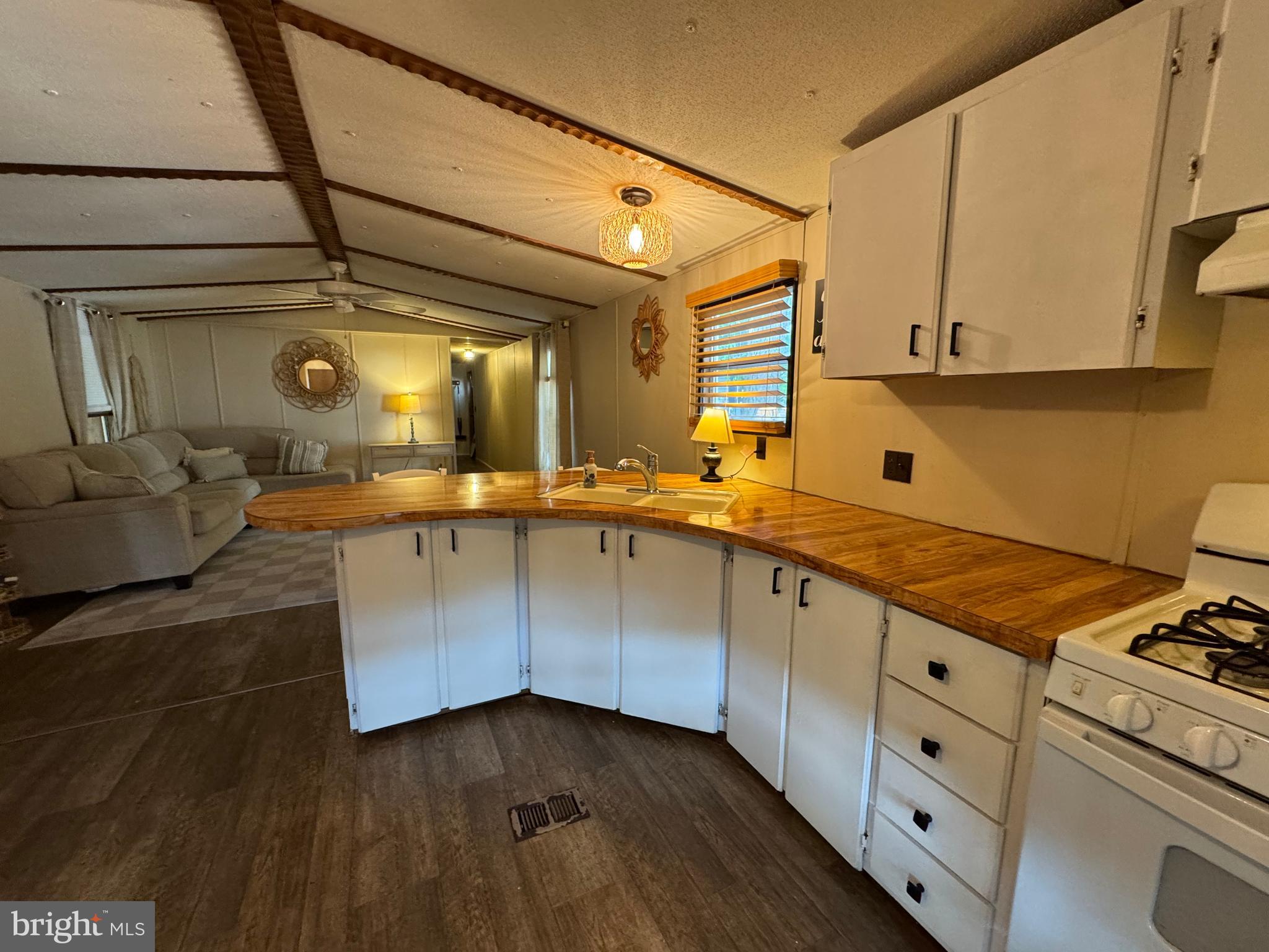35573 E HARBOR DRIVE 37624