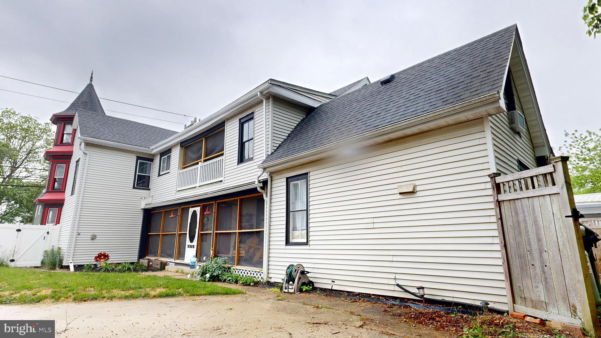 504 SE FRONT STREET