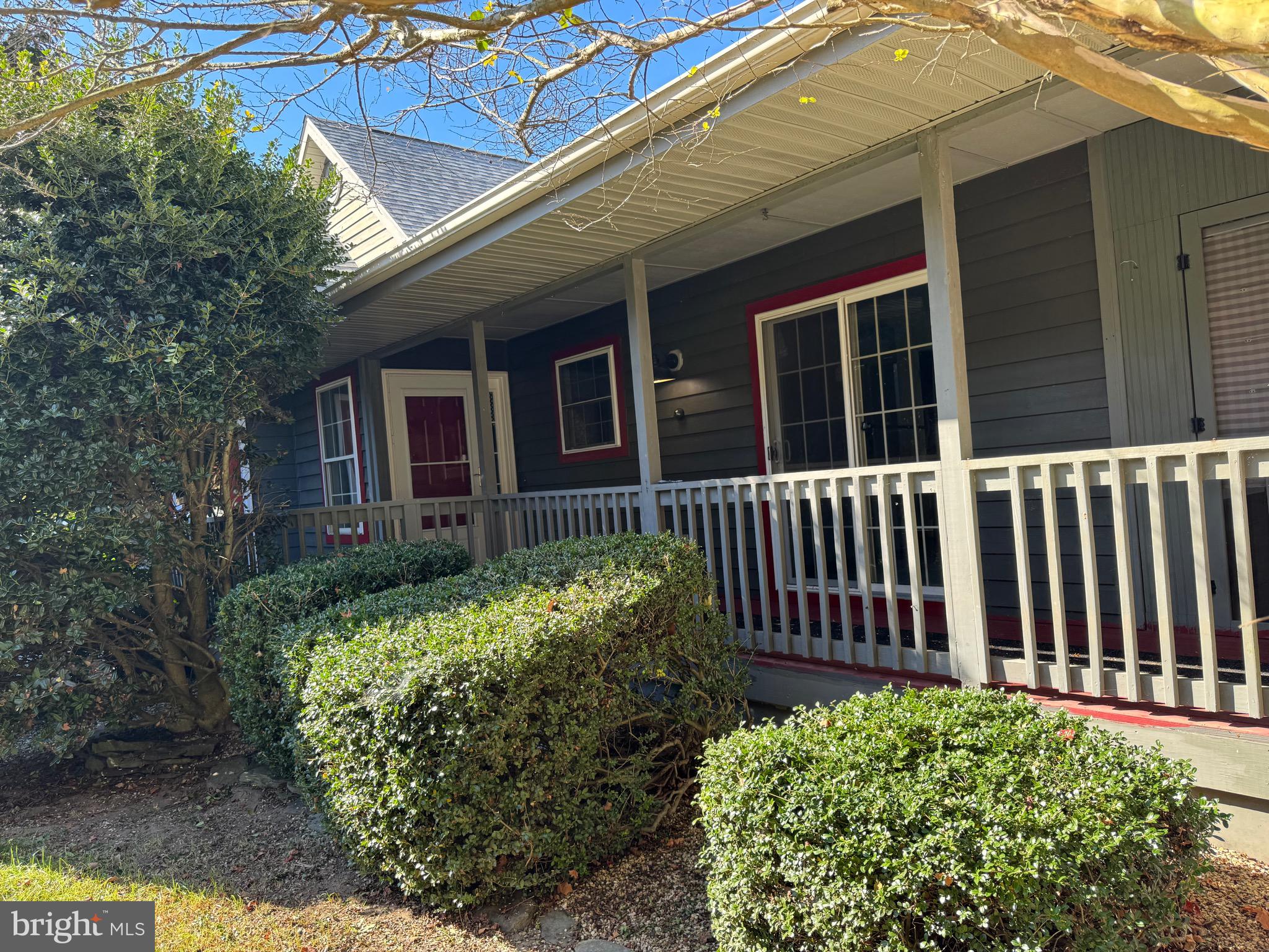 131 LAKESIDE DRIVE