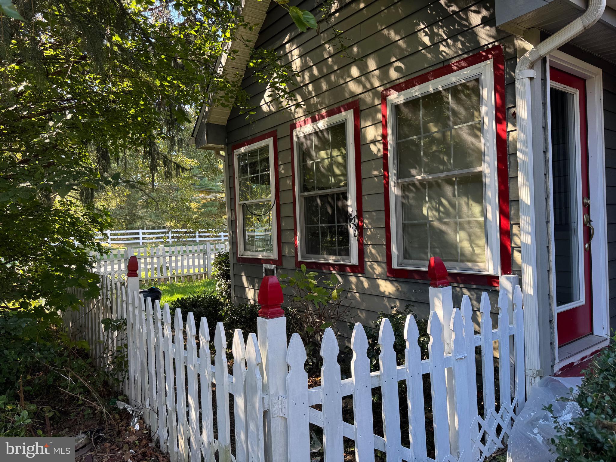 131 LAKESIDE DRIVE