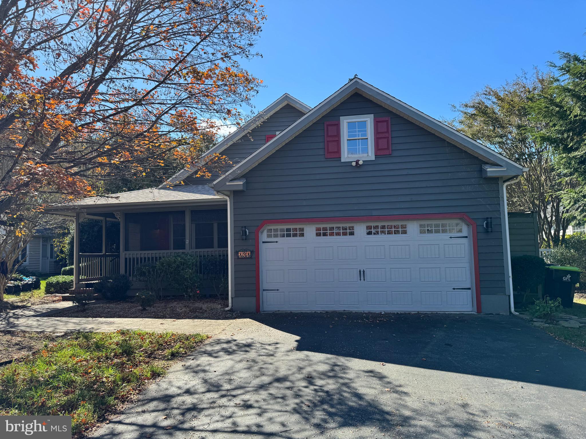 131 LAKESIDE DRIVE