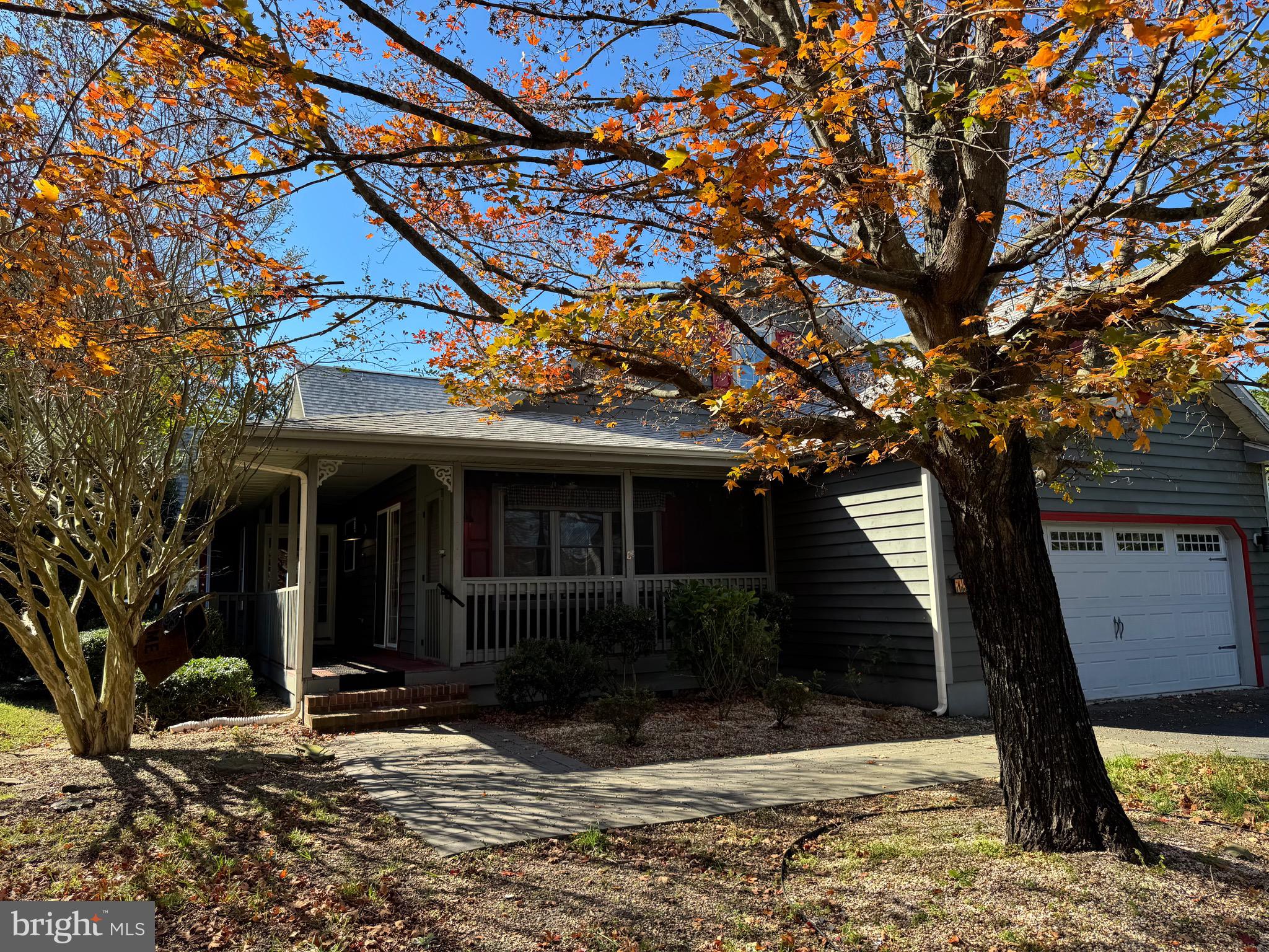 131 LAKESIDE DRIVE
