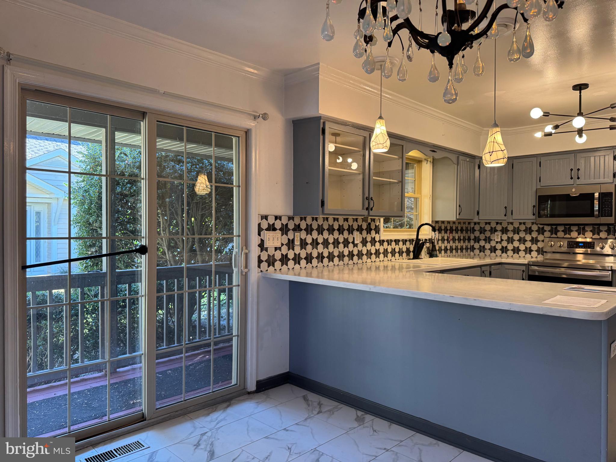 131 LAKESIDE DRIVE