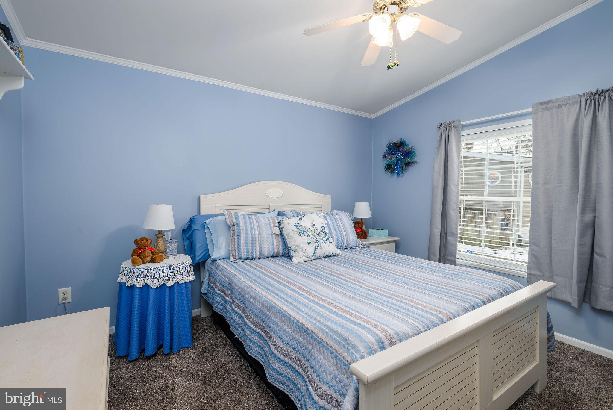 33606 LAKESHORE CIRCLE