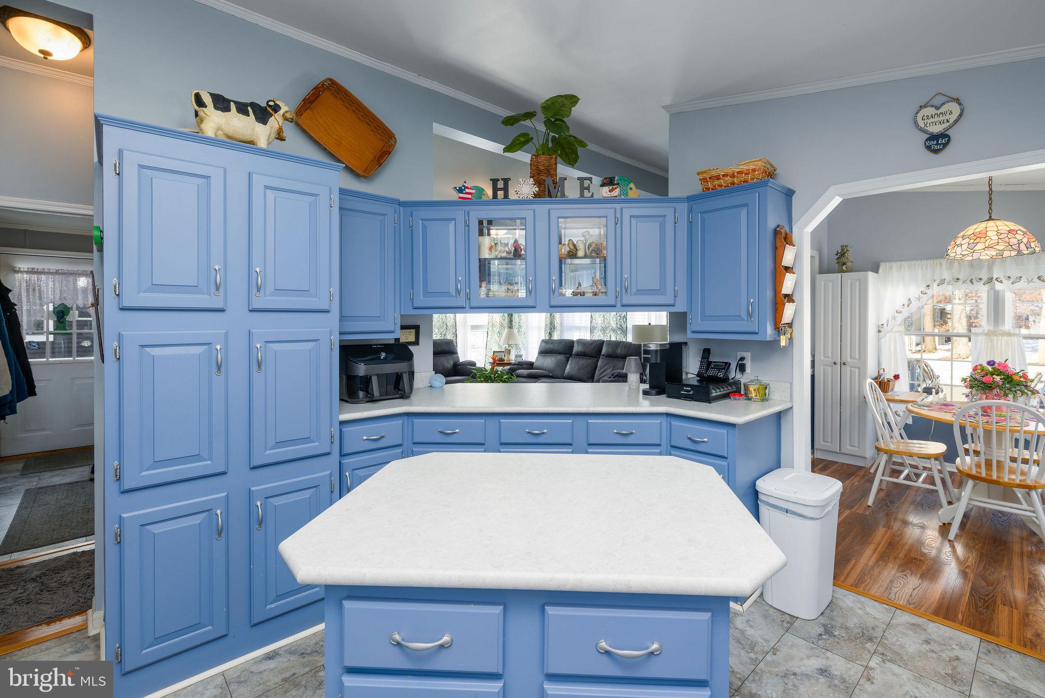 33606 LAKESHORE CIRCLE