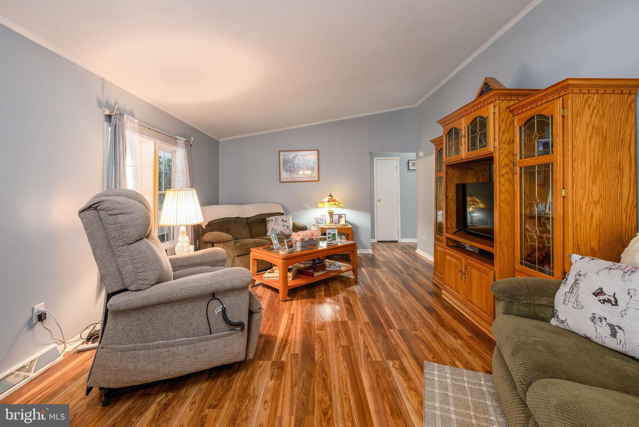 33606 LAKESHORE CIRCLE
