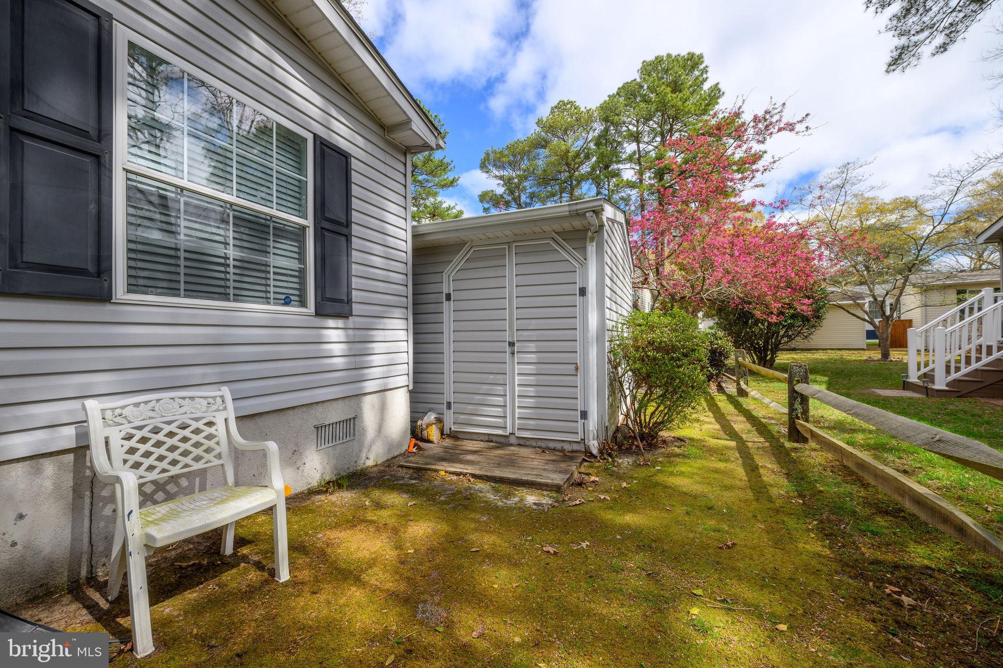 33606 LAKESHORE CIRCLE