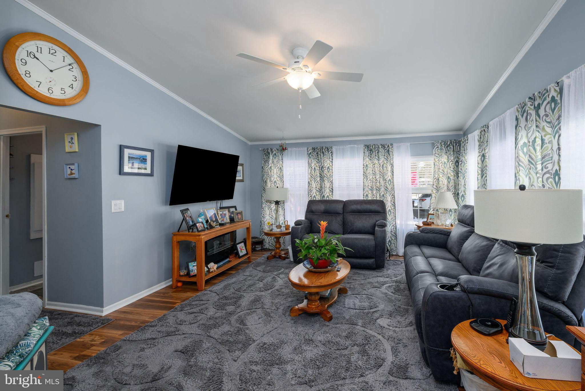 33606 LAKESHORE CIRCLE